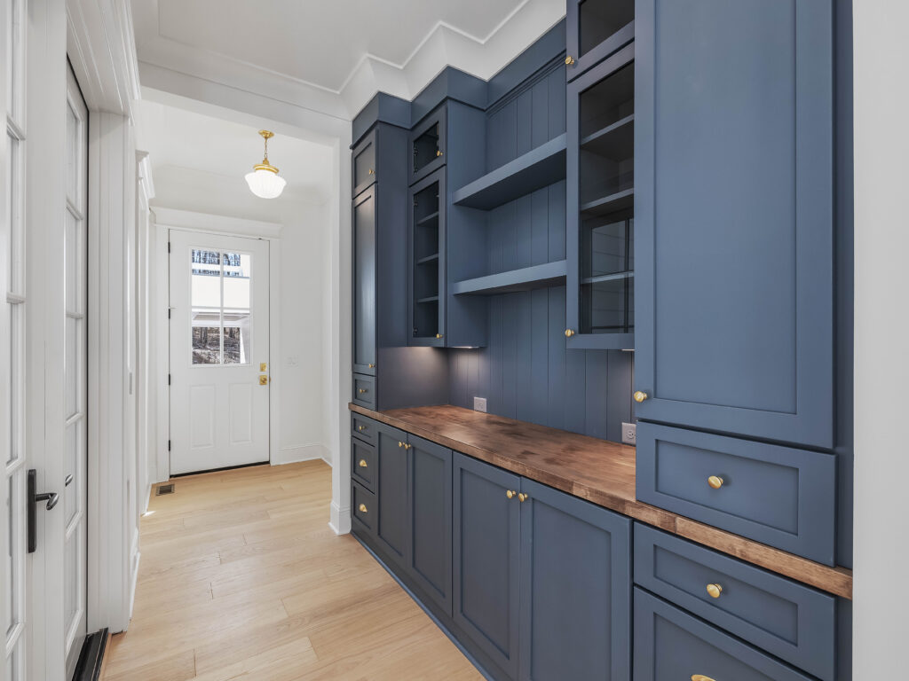 271 Talon Drive - Butlers Pantry